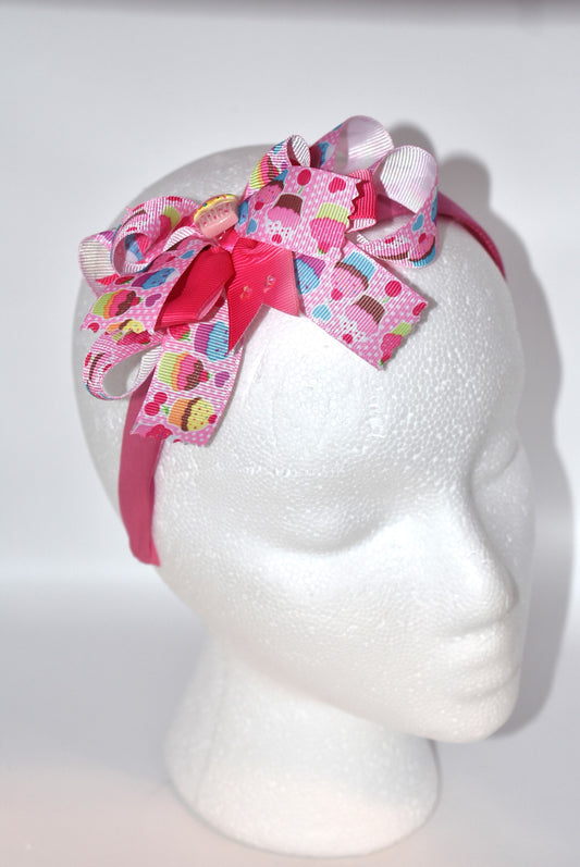 Sweet treat alert! 🧁 This adorable cupcake-themed headband is a must-have for dessert devotees everywhere. Wrapped in silky satin, the 2-inch band sits comfortably all day long without slipping or pinching. Top it off with the charming cupcake accent that adds the perfect finishing touch to any outfit. Whether you're a baker, a candy lover, or just someone who adores all things cute and whimsical, this playful accessory brings a sprinkle of joy to your everyday style. 🎀✨