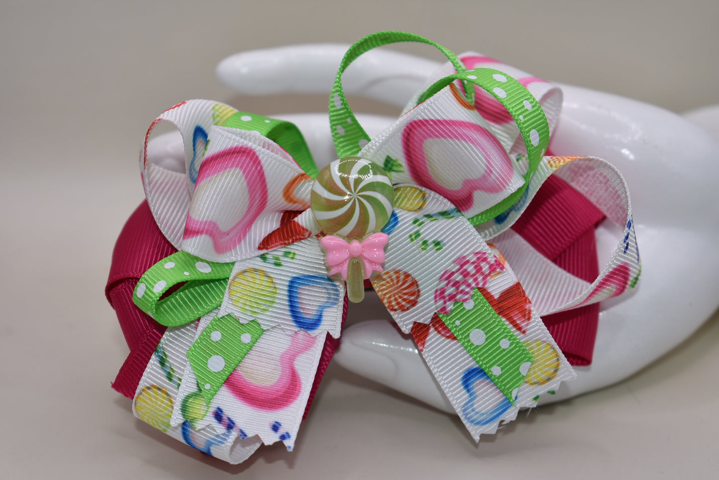 Introducing Nana's Collection 65 - the most fun and playful accessory for your little one! With a candy bow and adorable candy charm, this hair bow will add a touch of sweetness to any outfit. Your little one is sure to fall in love with this cutie and have endless fun wearing it! 🍭