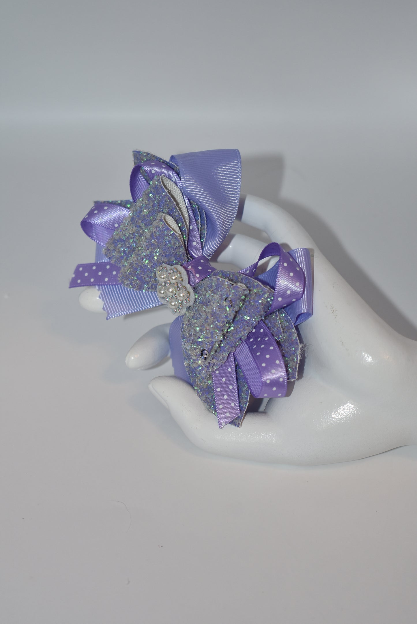 Add a splash of charm with this delightful accessory featuring a pretty lavender ribbon and sparkly faux leather, accented by a touch of purple satin polka dot ribbon π. A shiny flower and a lovely pearl top it off for extra sparkle β¨. The alligator clip ensures a secure fit, wrapped comfortably for all-day wear. Perfect for adding a playful pop to any outfit! πΈπ