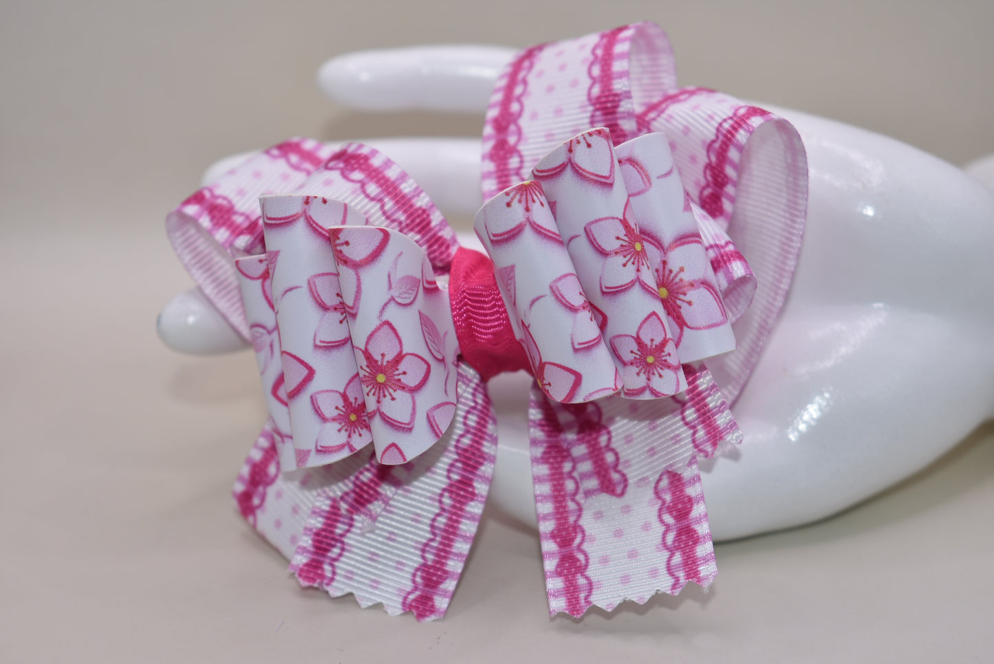 Add a pop of playful charm with this Nana' Collection 100 hair clip! Featuring a pretty pink flower made from soft faux leather, itβs perfectly framed by matching grosgrain ribbon for extra sweetness. The wrapped alligator clip ensures a comfy, secure hold all day long. πΈπβ¨ Perfect for brightening up any hairstyle with a touch of fun!