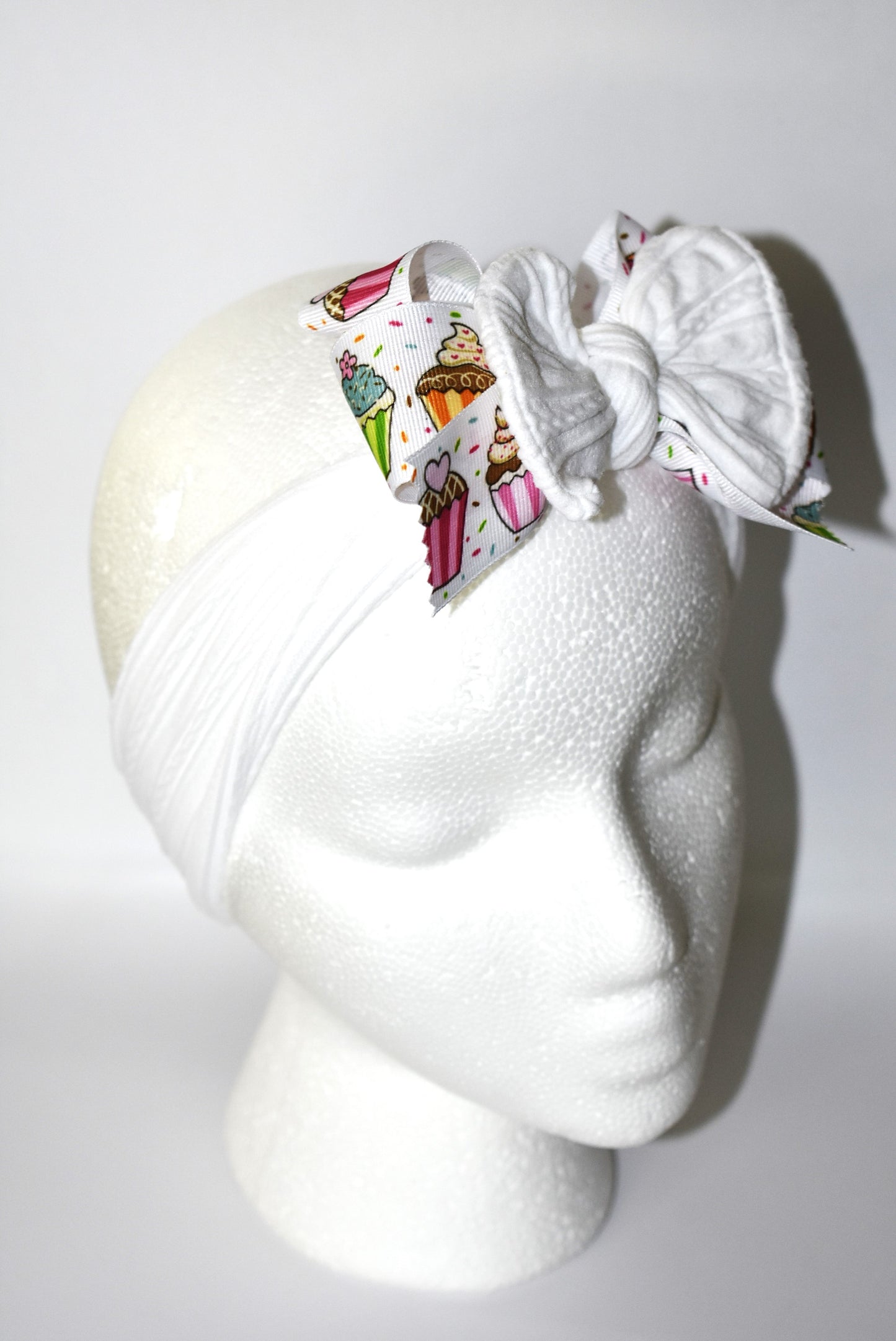 Add a sprinkle of sweetness with this wide white headband featuring a playful cupcake ribbon motif 🎂🍭! Perfect for all ages, this one-of-a-kind accessory brings fun and charm to any outfit. Embrace cupcake heaven and stand out wherever you go! 🎀✨