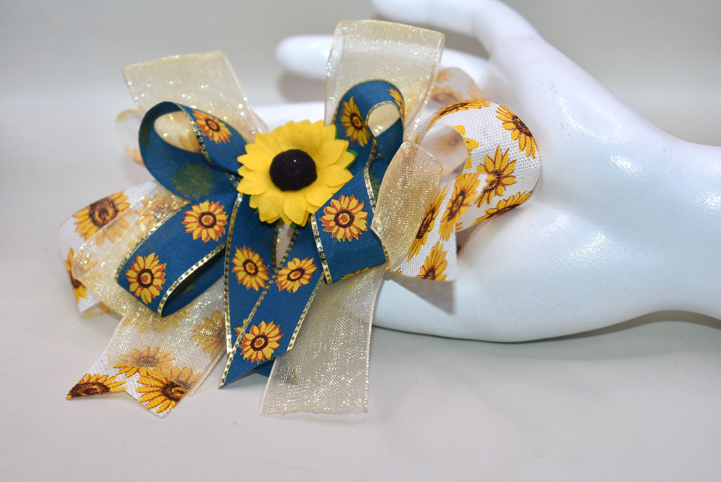 Brighten up your look with Nana's Collection 173! This playful sunflower bow features layers of cheerful sunflowers topped with a pretty floral accent, making it just perfect for fall fun. Securely attached with a wrapped alligator clip, itβs easy to wear and adds a stylish touch to any outfit. ππ»β¨ Let your style bloom this season!