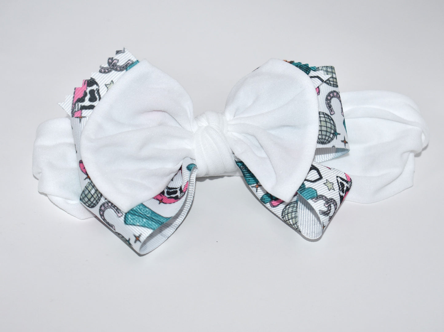Get ready to ride in style with this pretty white wide headband! Featuring a soft fabric and a charming cowgirl bow in the center, it’s comfortable and perfect for cowgirls of all ages. Add a fun and unique touch to any outfit—giddy up! 🤠🎀💖
