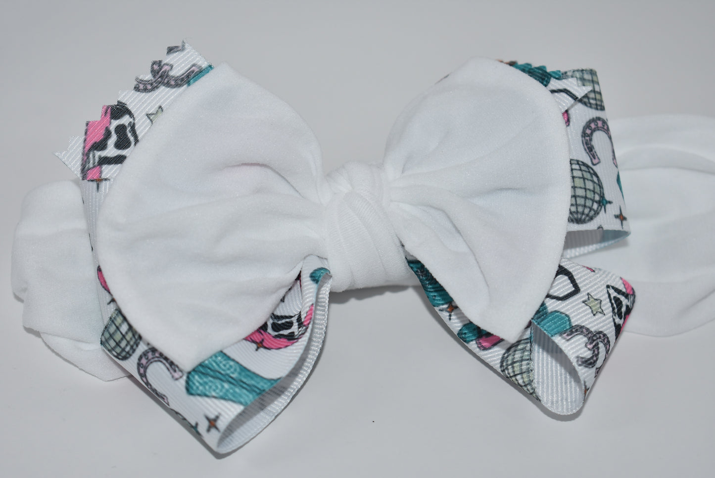 Get ready to ride in style with this pretty white wide headband! Featuring a soft fabric and a charming cowgirl bow in the center, it’s comfortable and perfect for cowgirls of all ages. Add a fun and unique touch to any outfit—giddy up! 🤠🎀💖