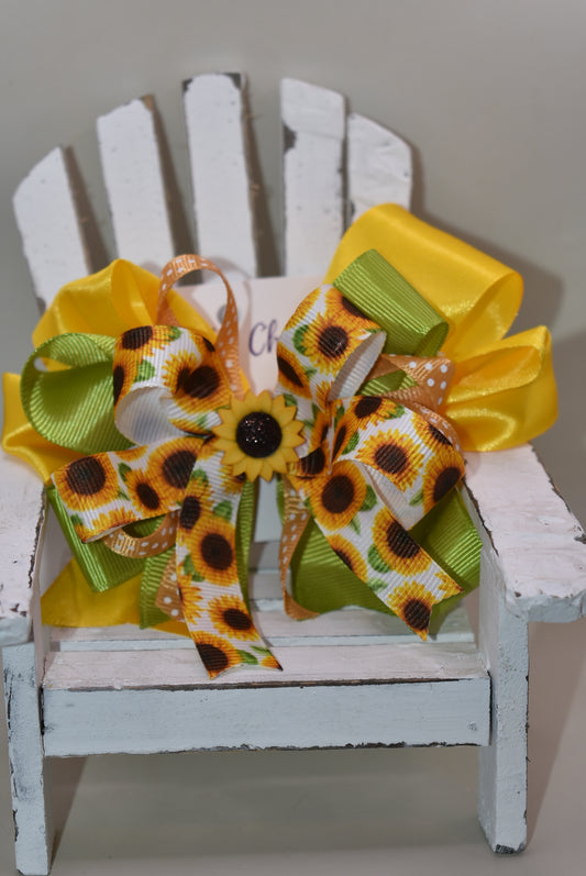 Add a burst of sunshine to your look with this super cute layered ribbon clip! Featuring a charming sunflower motif topped with a delightful sunflower charm, it’s perfect for brightening any outfit. The wrapped alligator clip ensures a secure hold while keeping your style fresh and fun. 🌻✨ Perfect for those who love a playful touch!