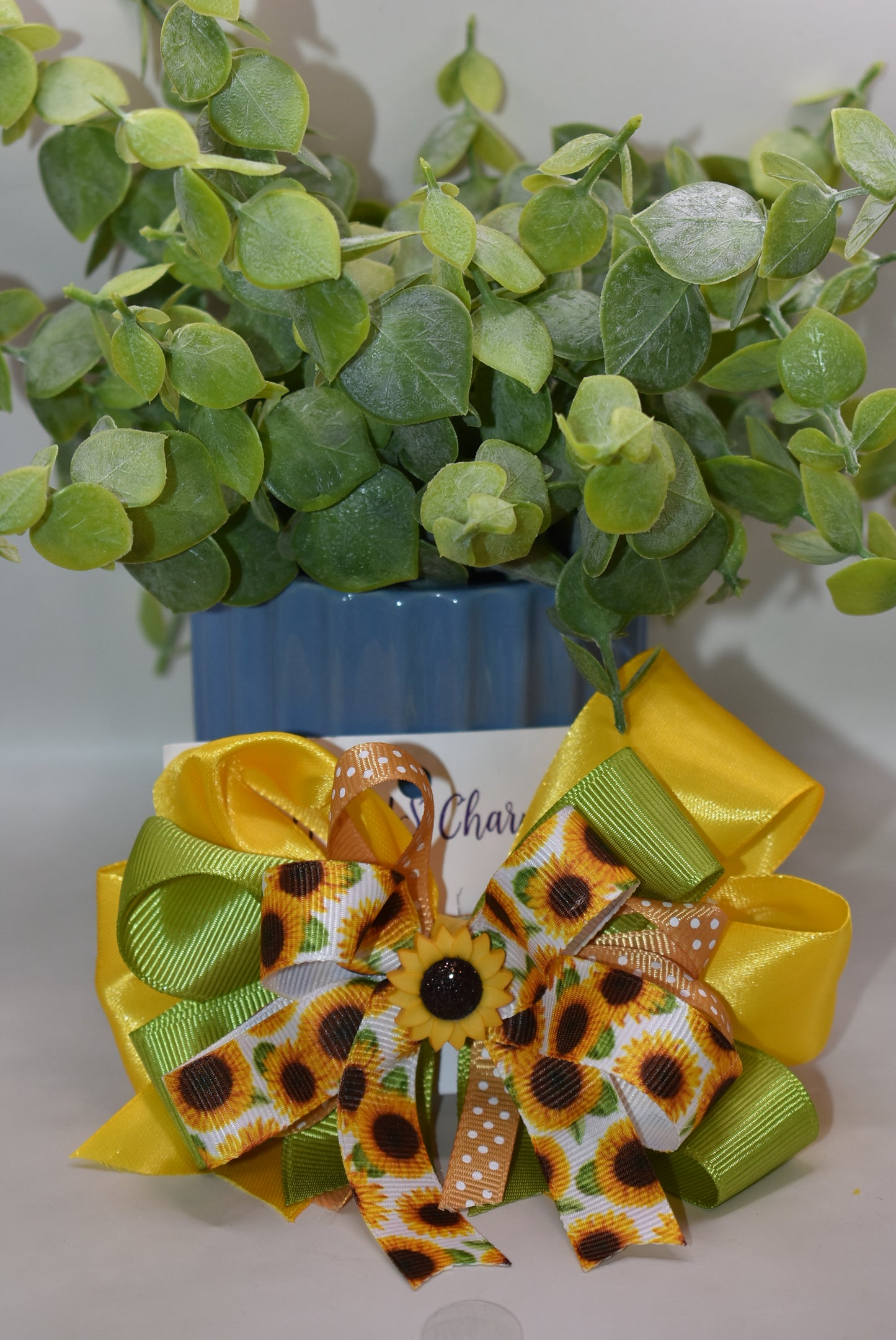 Add a burst of sunshine to your look with this super cute layered ribbon clip! Featuring a charming sunflower motif topped with a delightful sunflower charm, it’s perfect for brightening any outfit. The wrapped alligator clip ensures a secure hold while keeping your style fresh and fun. 🌻✨ Perfect for those who love a playful touch!