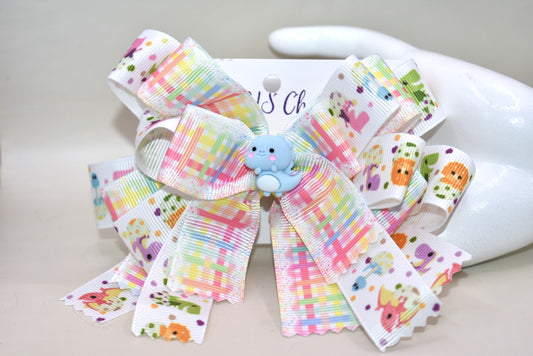 Get ready for a roar-some time with Nana's Collection 177! 🦕 This adorable dinosaur bow features layers and layers of fun dinosaur ribbon, topped with the cutest little blue dino you’ll ever see. 🦖 Secure and comfy, it clips on with a wrapped alligator clip — perfect for playtime adventures or adding a whimsical touch to any outfit! 🎀🦕