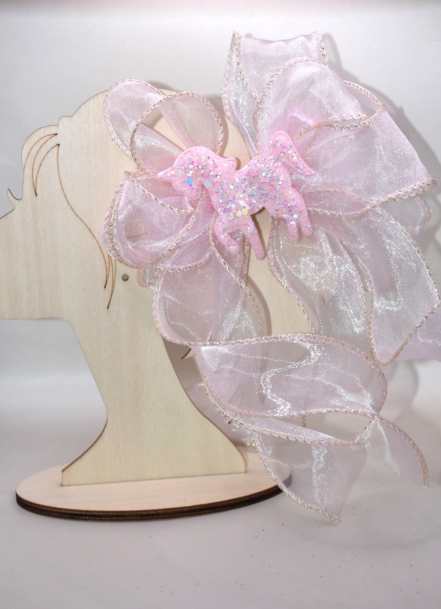 Add a pop of fun with this long pink sheer ribbon bow, topped with a sparkly pink horse that shines bright! Perfectly playful and secured with a wrapped alligator clip, itβs the ultimate pretty-in-pink accessory for any day. π΄πβ¨