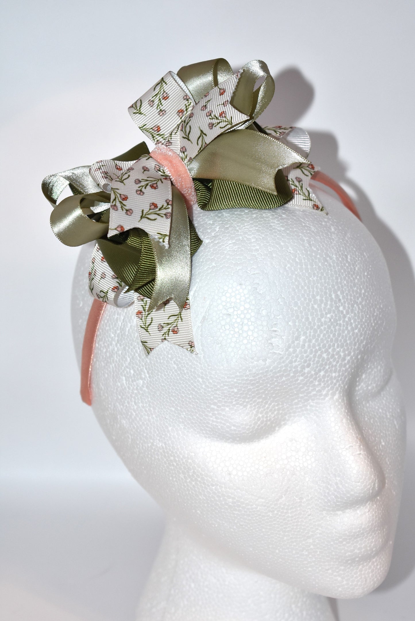 Add a touch of whimsy with this soft peach headband featuring a charming mix of green hues and delicate flower ribbon πΈπΏ. Lightweight and gentle, it promises all-day comfort while keeping your style effortlessly sweet and playful πβ¨. Perfect for brightening up any outfit with a dash of nature-inspired fun!