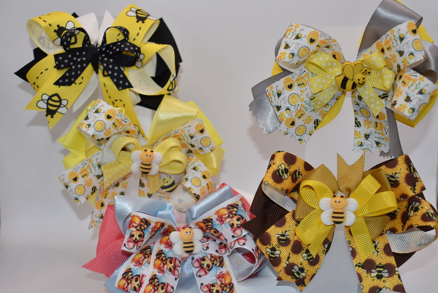 Get ready for summer with Nana's Collection 47! This adorable bumble bow is made of high-quality ribbon and features a cute bumble bee charm on top. Plus, the wrapped alligator clip ensures comfort all day long. Buzz on over and add this to your collection today!