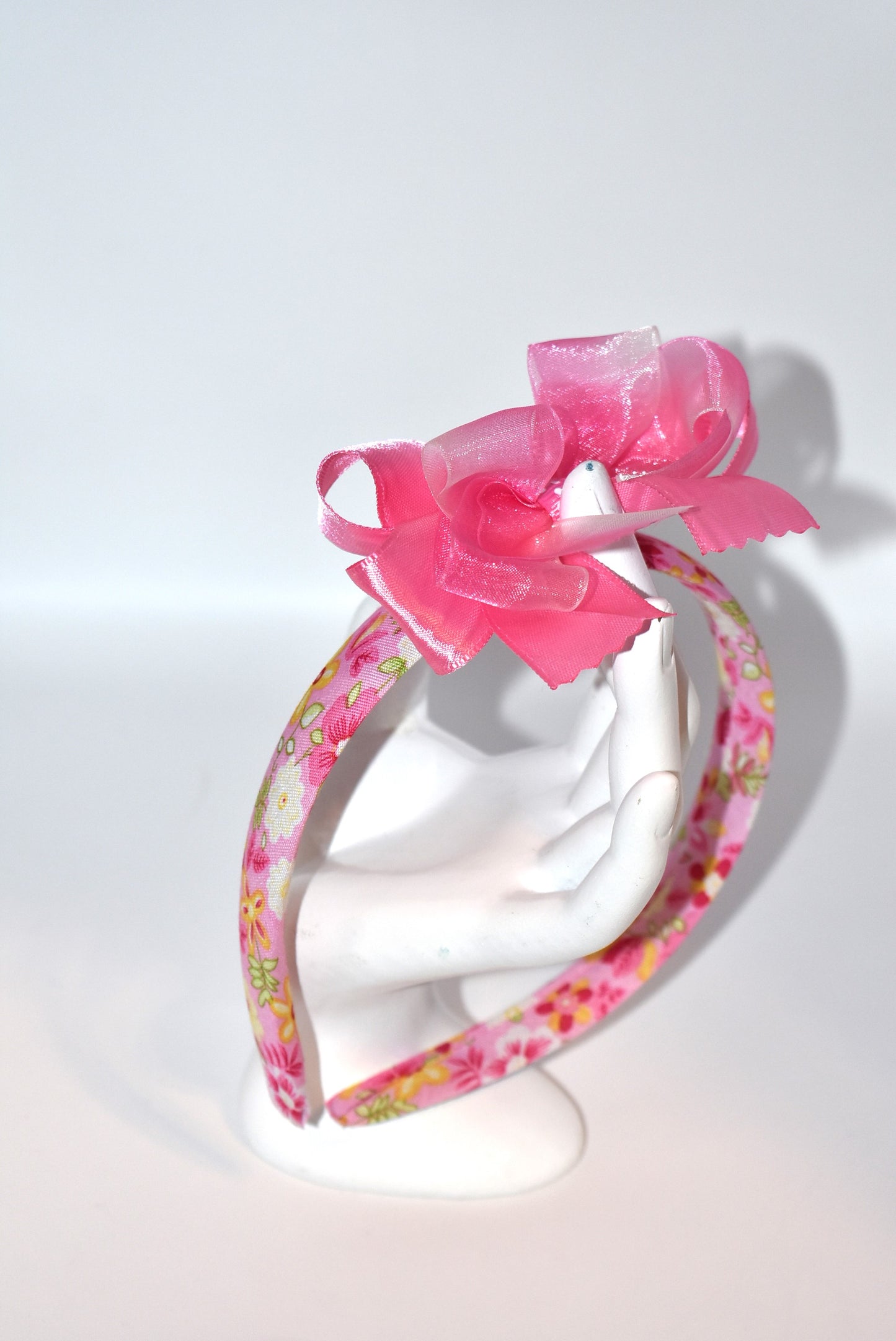 Blush in style with this adorable pink floral headband! 🌸 Perfect for pink lovers everywhere, this charming accessory features a delicate satin and chiffon bow perched on top for that extra touch of sweetness. 💕 Whether you're dressing up for a special occasion or adding a pop of color to your everyday look, this pretty headband brings instant elegance and fun to any outfit. ✨ Simple, stunning, and oh-so-feminine!