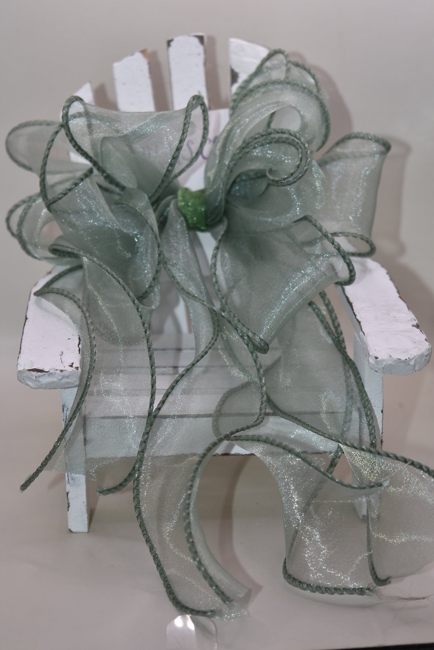 Add a touch of charm with this beautiful sage green long bow, crafted from layers of soft, flowing material. Featuring a wrapped alligator clip, it’s easy to wear and perfect for any age. Whether you’re dressing up or adding a playful twist to your everyday look, this bow brings style and fun wherever you go.