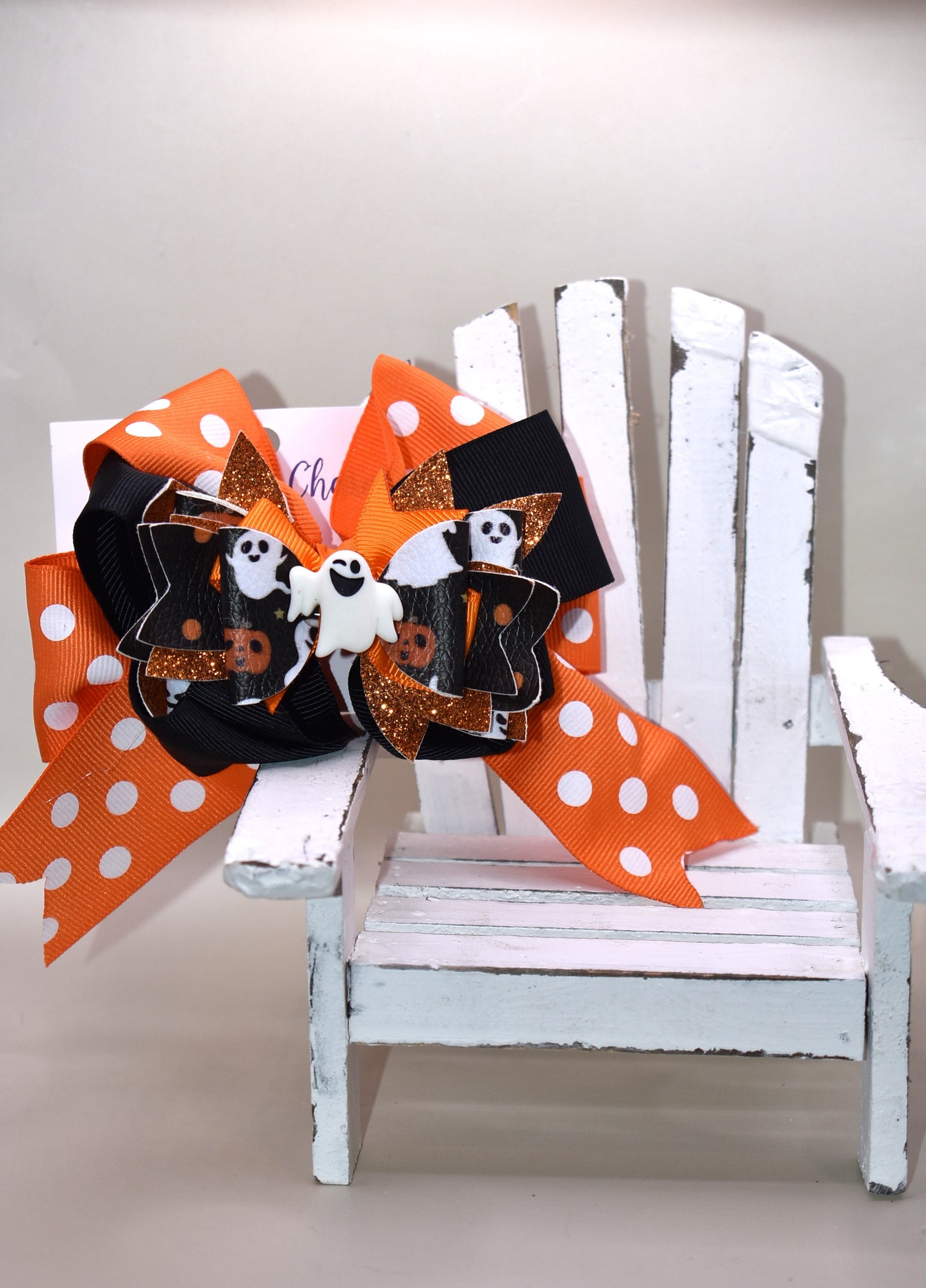 Get ready for some festive fun with this sweet and spooky clip! 🎃✨ Featuring an adorable orange polka dot ribbon paired with black and faux leather Halloween motifs, it's topped with a cute white ghost charm 👻. The wrapped alligator clip makes it super easy to wear for all your Halloween adventures!