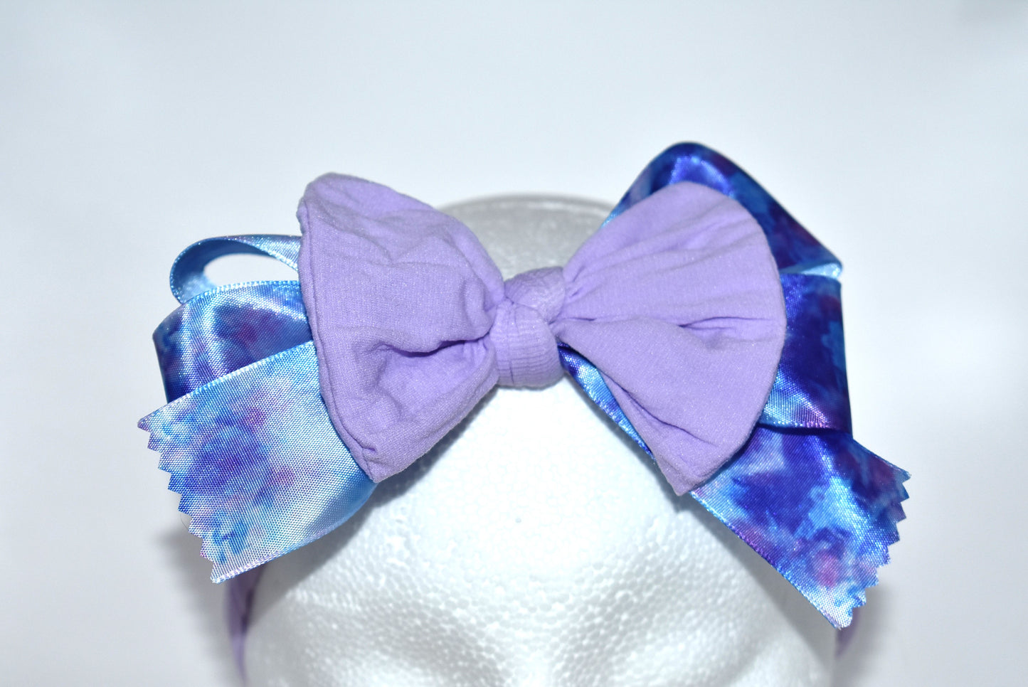 Add a splash of fun with this beautiful light purple wide headband! Featuring a pretty purple tie-dye ribbon right in the middle, itβs super soft and comfy for all-day wear. Perfect for brightening your look with a playful twist! πβ¨π