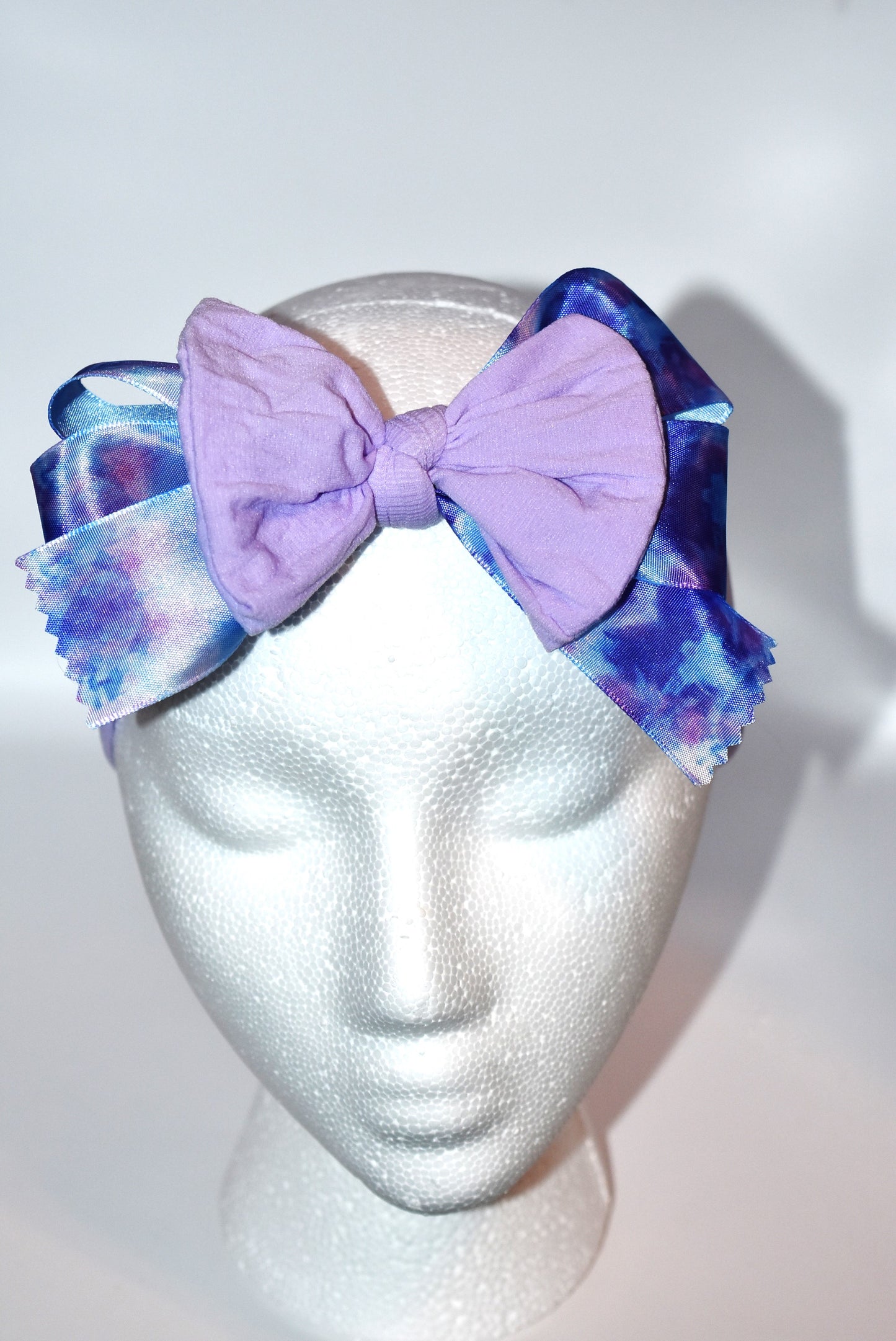 Add a splash of fun with this beautiful light purple wide headband! Featuring a pretty purple tie-dye ribbon right in the middle, itβs super soft and comfy for all-day wear. Perfect for brightening your look with a playful twist! πβ¨π