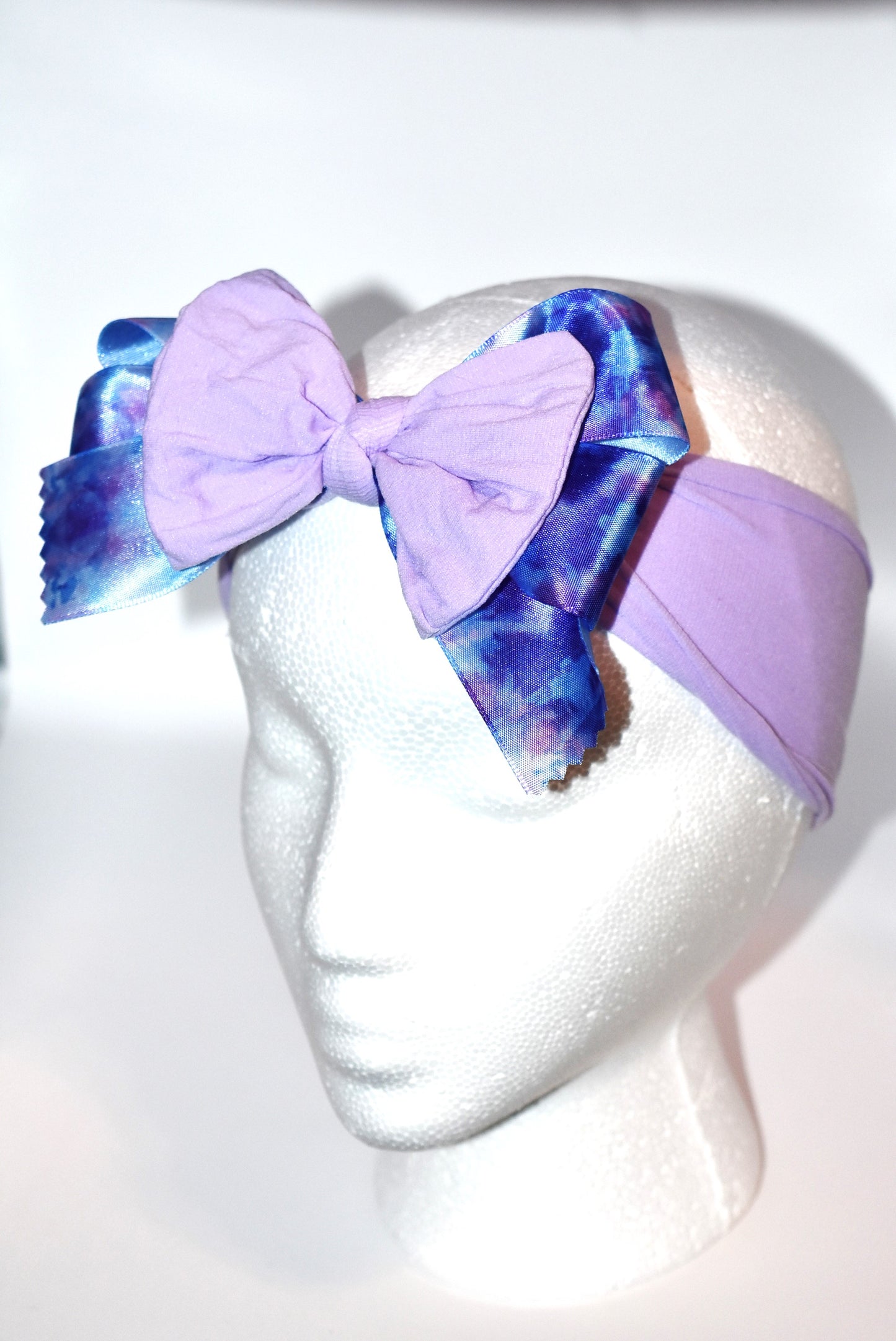 Add a splash of fun with this beautiful light purple wide headband! Featuring a pretty purple tie-dye ribbon right in the middle, itβs super soft and comfy for all-day wear. Perfect for brightening your look with a playful twist! πβ¨π