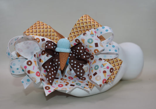 Scoop up the sweetness! 🍦 This adorable ice cream cone charm features a multi-layered ribbon in dreamy ice cream colors, topped with the cutest little cone you've ever seen. The one-of-a-kind bow design is absolutely irresistible, and the wrapped alligator clip makes it easy to attach to hair, bags, or anywhere you want a pop of charm. Perfect for ice cream lovers who can't resist a little whimsy! 🎀✨