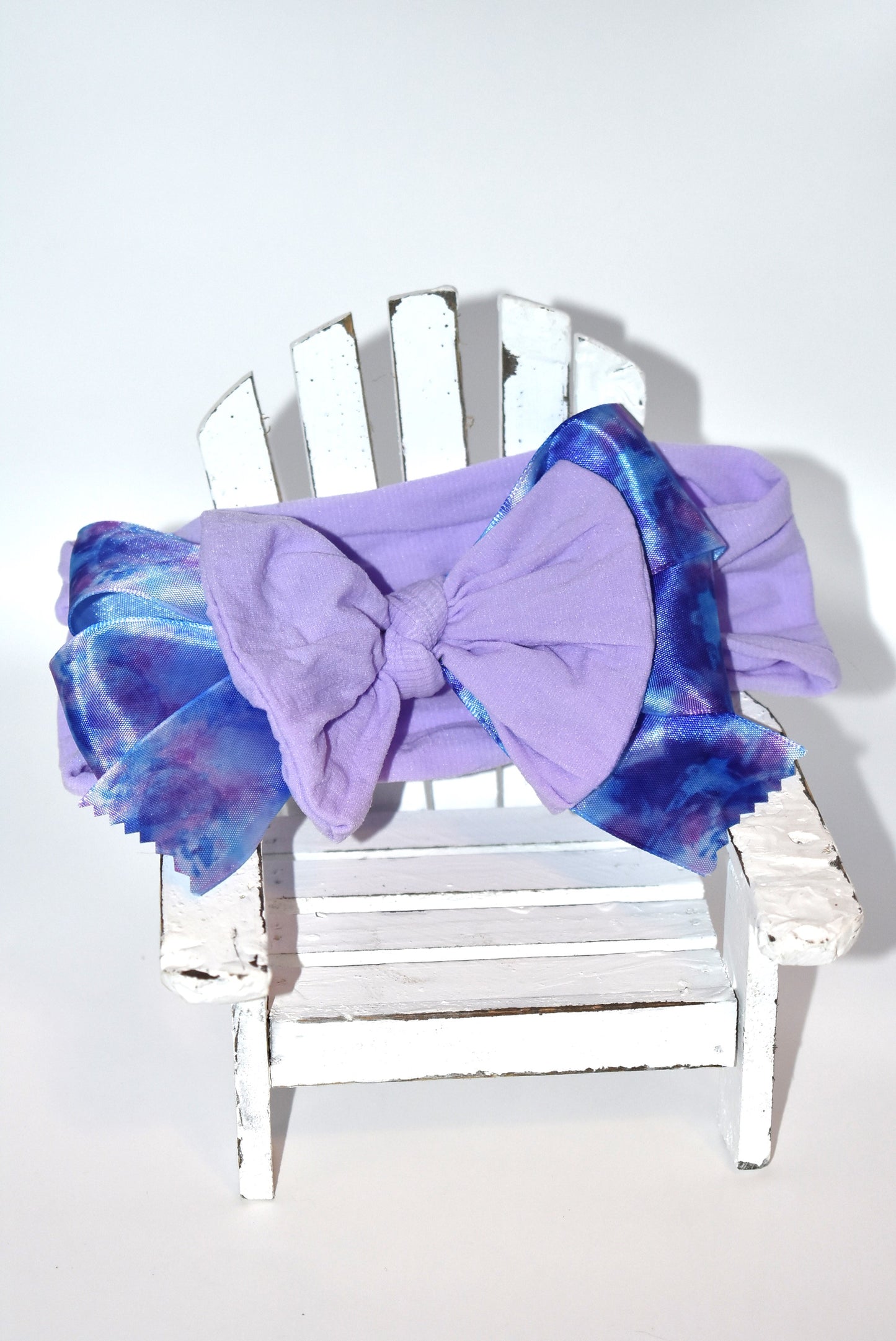 Add a splash of fun with this beautiful light purple wide headband! Featuring a pretty purple tie-dye ribbon right in the middle, itβs super soft and comfy for all-day wear. Perfect for brightening your look with a playful twist! πβ¨π