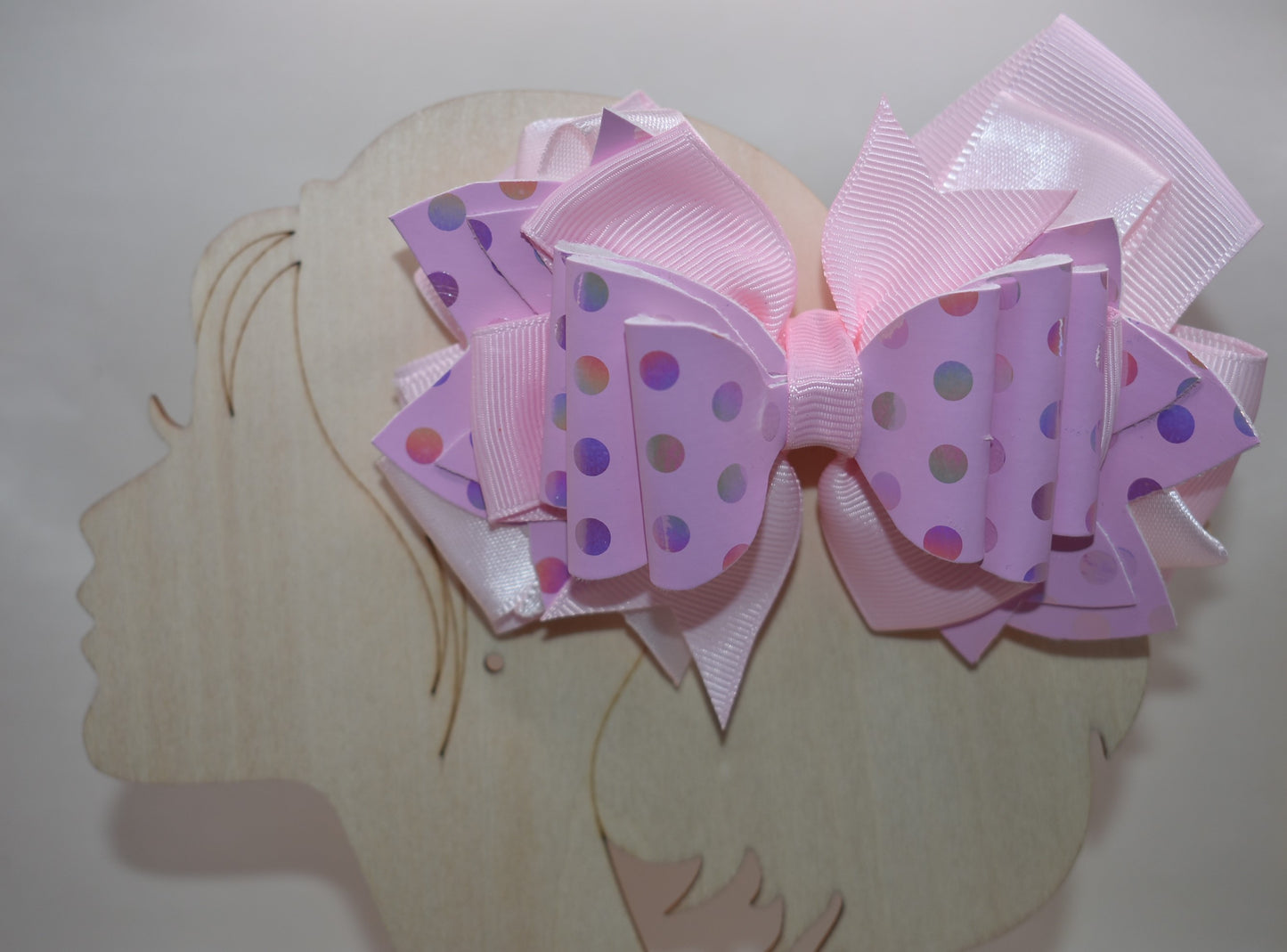 Get ready to turn heads with this adorable pink bow that's pure charm! 🎀 Layered with mixed ribbons and luxe faux leather, it features a shimmering polka dot design that adds the perfect pop to any outfit. ✨ The wrapped alligator clip makes it super easy to clip on and off whenever you want. Pretty in pink has never looked so good! 💕