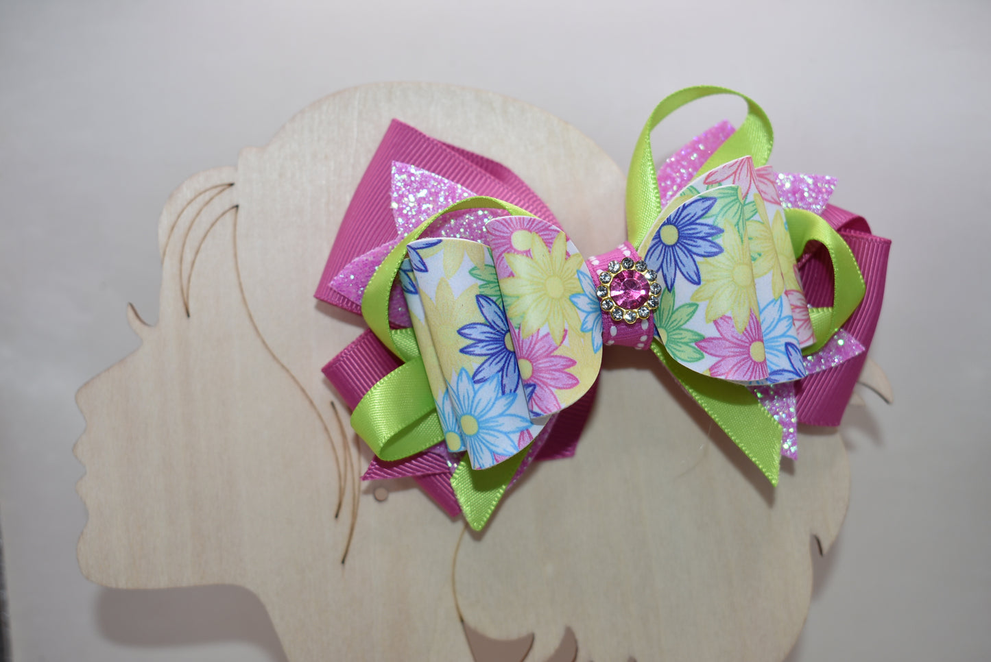 ✨ Get ready to turn heads with this absolutely gorgeous pink floral bow! 🌸 Featuring layers upon layers of silky ribbon for that full, fabulous look, this beauty is topped with a sparkling pink crystal charm that catches the light just right. 💎 The wrapped alligator clip on the back keeps everything secure and comfy all day long, so you can rock this charming accessory without a worry. Perfect for adding a touch of elegance and sparkle to any hairstyle! 🎀
