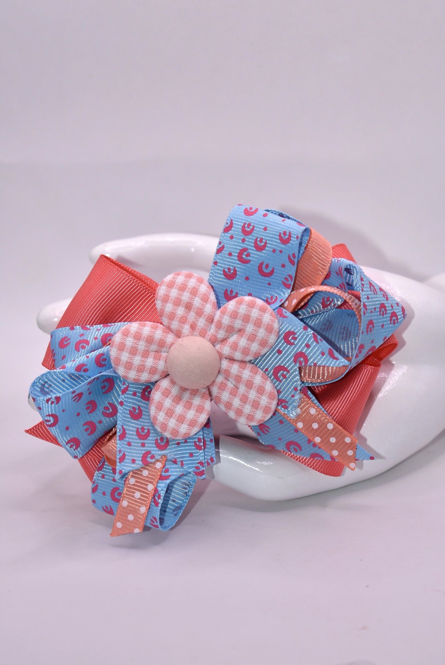 Get ready to turn heads with this adorable hair accessory! 🎀 Featuring luxurious layered ribbons in a fun, stylish design, this piece brings instant charm to any look. 🌸 A pretty orange flower sits perfectly on top, adding that extra pop of personality. The wrapped alligator clip makes it super easy to secure and comfortable to wear all day long. Perfect for spring and beyond! ✨