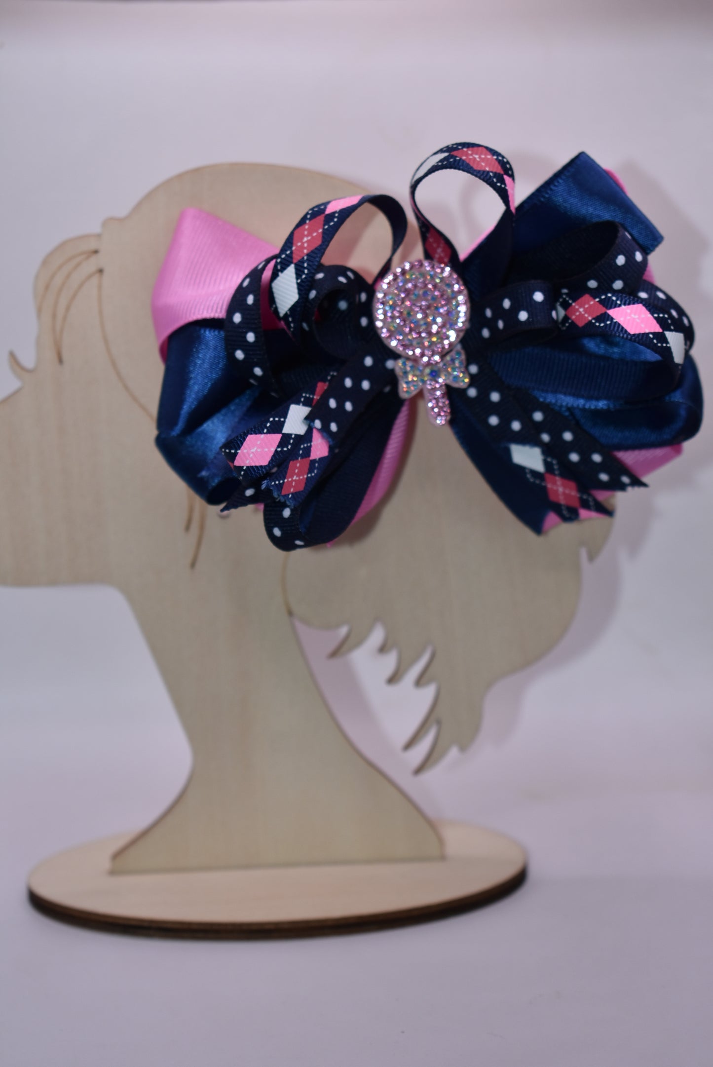 Introducing Nana's Collection A3 – a delightful accessory that's pure charm! 🎀 This adorable alligator clip features a gorgeous blend of pink and blue with beautifully layered ribbons that add dimension and style. ✨ Topped with a sparkling glitter candy charm, it's the perfect finishing touch for any hairstyle. 💖 Sweet, playful, and utterly enchanting – your little one will love showing it off! 🌈