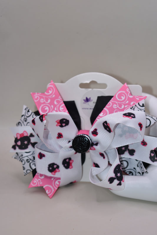 The Bow Corner: The cutest oreo cookie bow! Pink, white, and black materials are mixed together, and a clip on the back makes it easy to put on and take off. Your little girl won't be able to resist this delightful accessory!