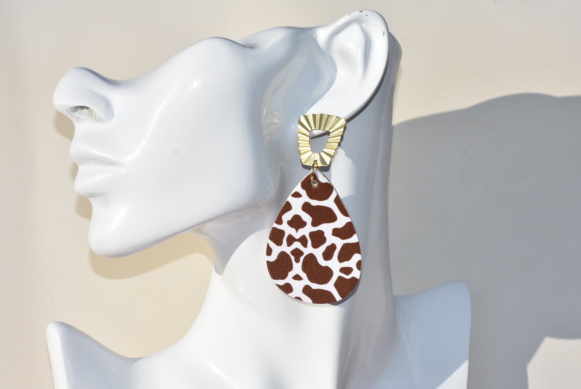 This Safari Collection earring is the perfect for adding a bit of wildness to your Fall look! The unique gold posts hold a playful brown cow print teardrop faux leather, so you can bring a bit of the barnyard into your wardrobe. Yee-haw!