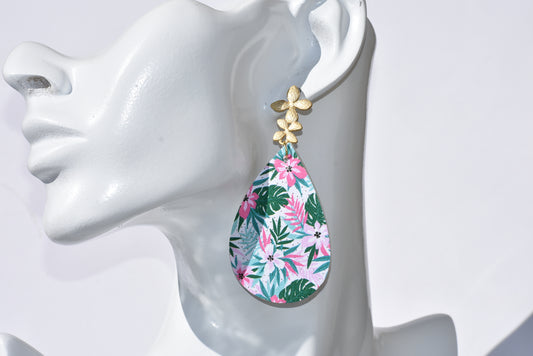 It's time for vacay! Accessorize your vacation outfit with these cute and comfy Key West Collection earrings. They feature a tropical faux leather teardrop, and are adorned with a golden flower post! Lightweight, fashionable, and perfect for your staycation or jet-setting adventures! 🌴 🌺