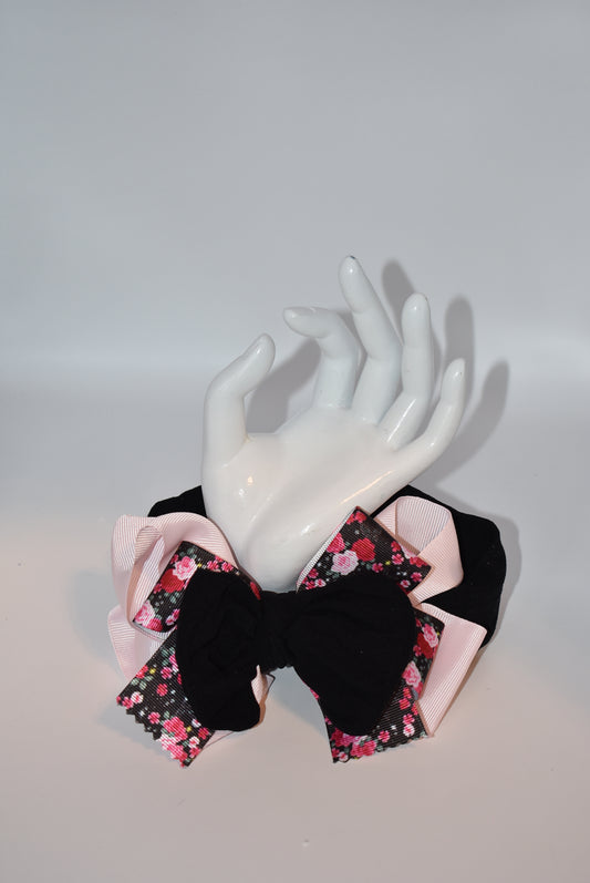 Elevate your style with this stunning headband featuring a gorgeous floral motif in the perfect blend of black and pink! 🌸 Crafted from soft, stretchy nylon, it hugs your head comfortably no matter your size—no slipping, no fussing. Whether you're dressing up for a special occasion or adding a pop of charm to your everyday look, this versatile accessory brings effortless elegance to any outfit. ✨ A must-have piece that's as pretty as it is practical! 💕