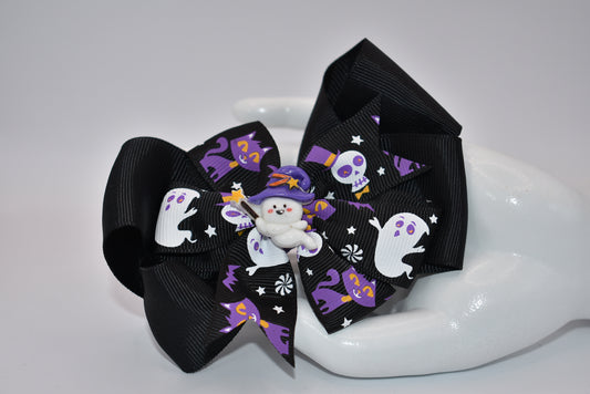 Get ready for Halloween with Nana's Collection! Adorable black and purple ribbons make this spooky design come to life. Perfect for any ghostly occasion! Alligator clip ensures easy and secure wear.