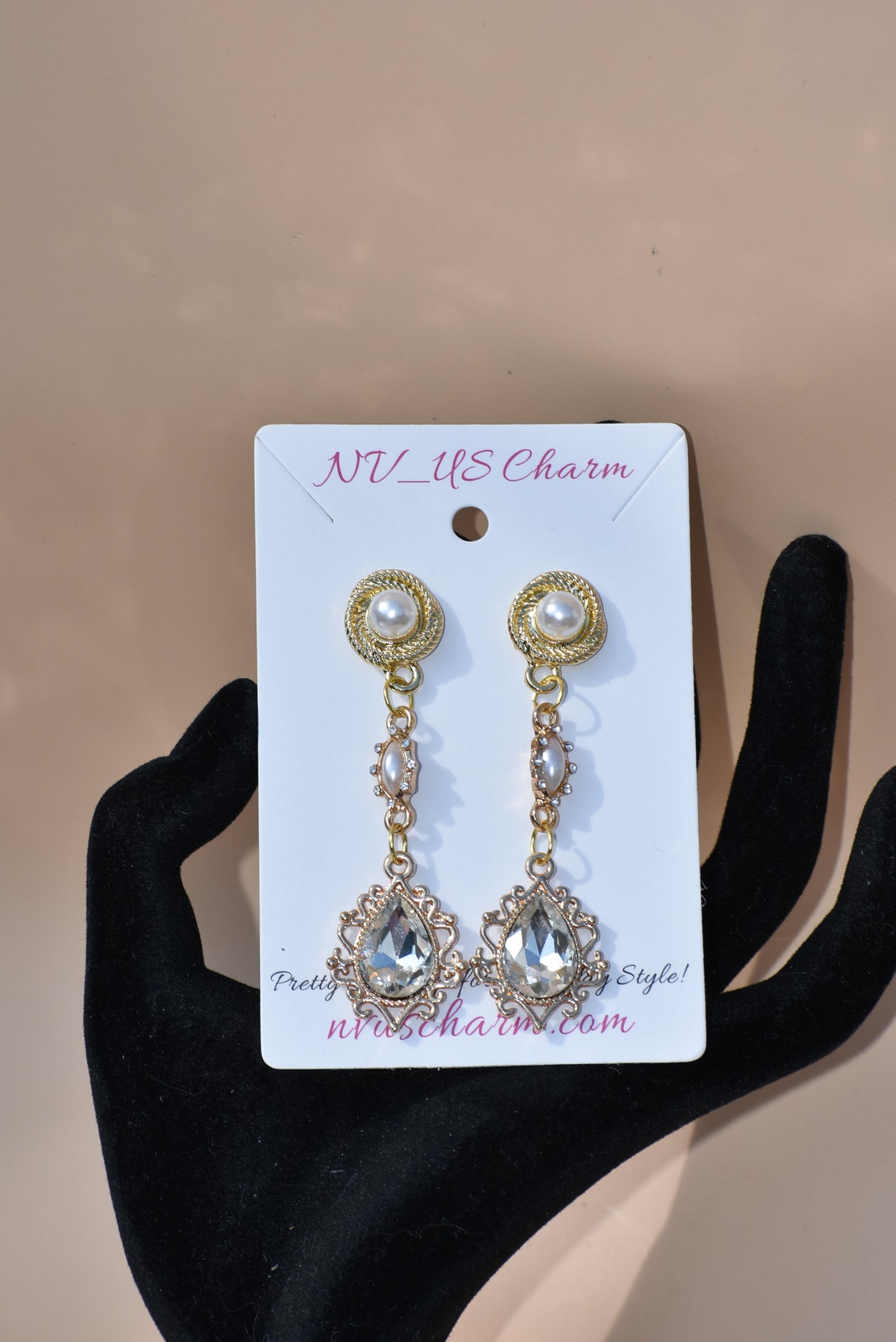 Make a lasting impression on your big day with our Wedding Collection 12 earrings! Handcrafted with hypoallergenic pearl posts and a dazzling cubic zirconia diamond pendant hanging from a beautiful pearl connector, this one-of-a-kind piece is the perfect accessory for any bride.