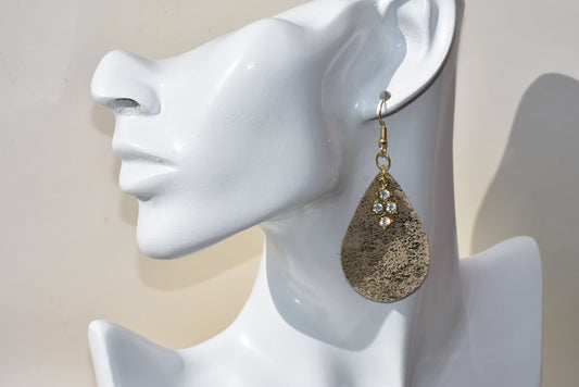 These Gold Collection 7 earrings feature a beautiful gold sparkle teardrop earring with a stunning crystal charm on top. The elegant gold hooks provide superior comfort and superior grip for a secure and stylish fit. The dazzling combination of gold and crystal will add a special touch to any look.