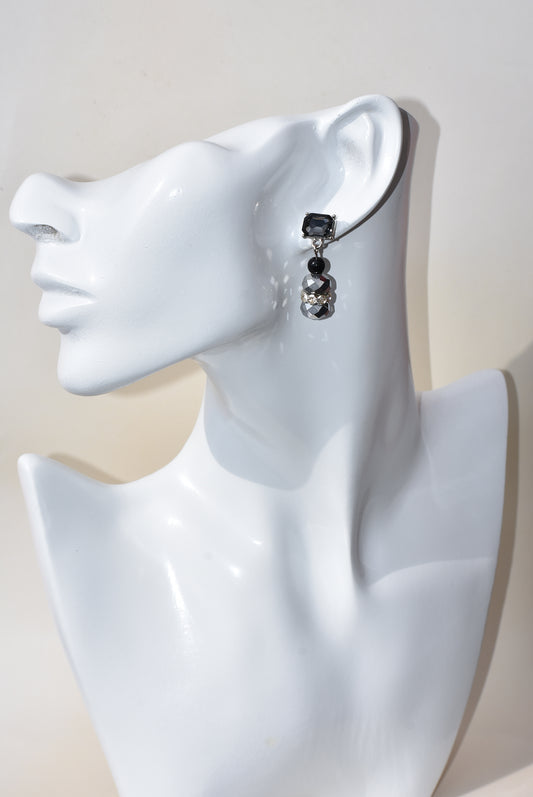 This Black Collection 13 earring set is crafted featuring exquisite black crystal square posts and intricately detailed gray and black beading. This timeless jewelry piece is designed to last, perfect for formal occasions or everyday wear.