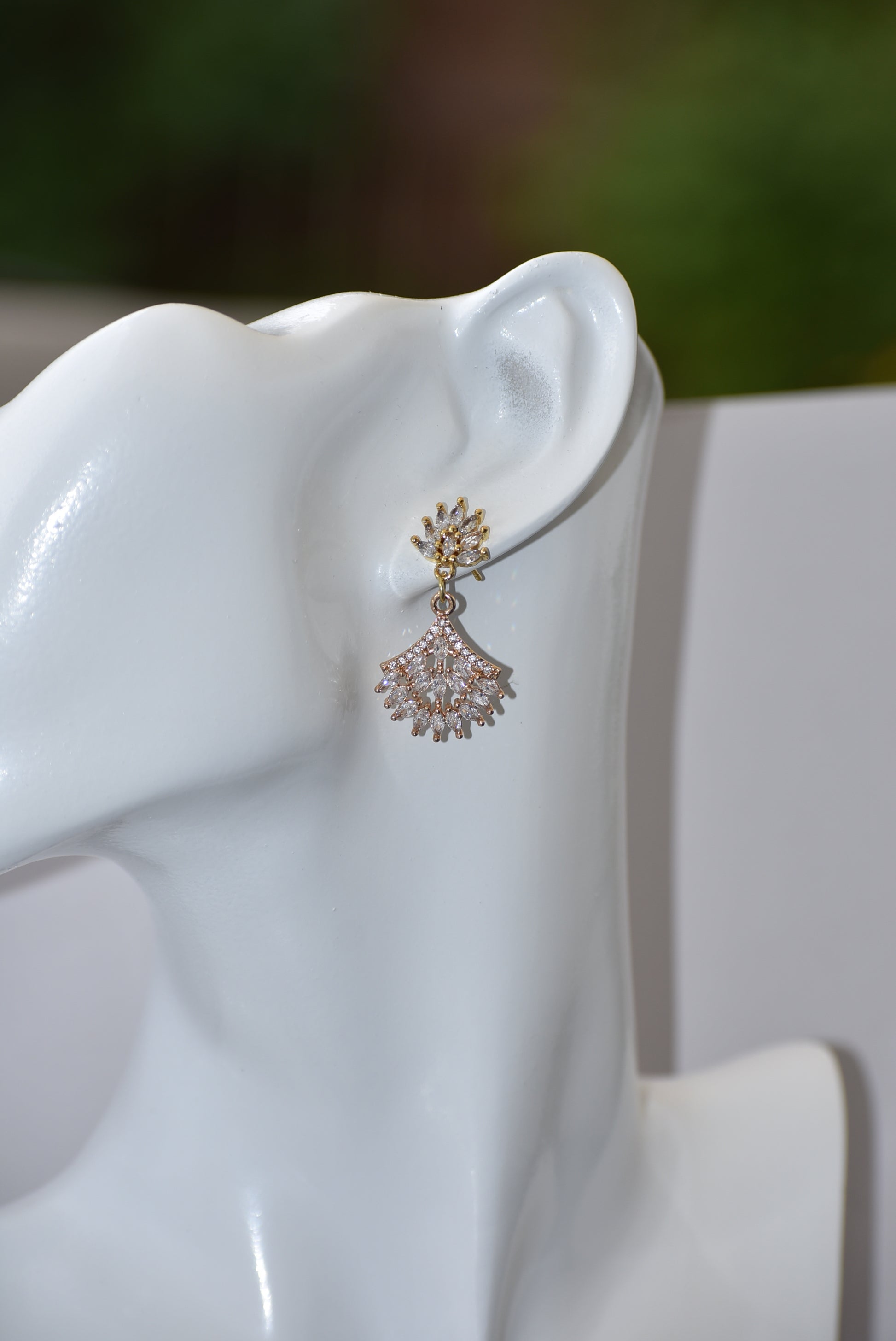 This Wedding Collection sparkles with its stunning cubic zirconia stud earrings and hanging crystal fan design charm. Perfectly elegant and sexy, they'll be sure to turn heads on the big day.