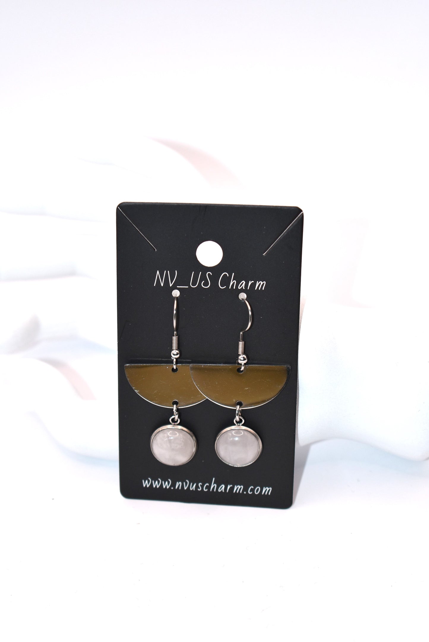 Upgrade your earring game with our Gray Collection. These stainless-steel half-moon earrings feature gray agate stones and hypoallergenic hooks, perfect for sensitive ears. A unique addition to any outfit!