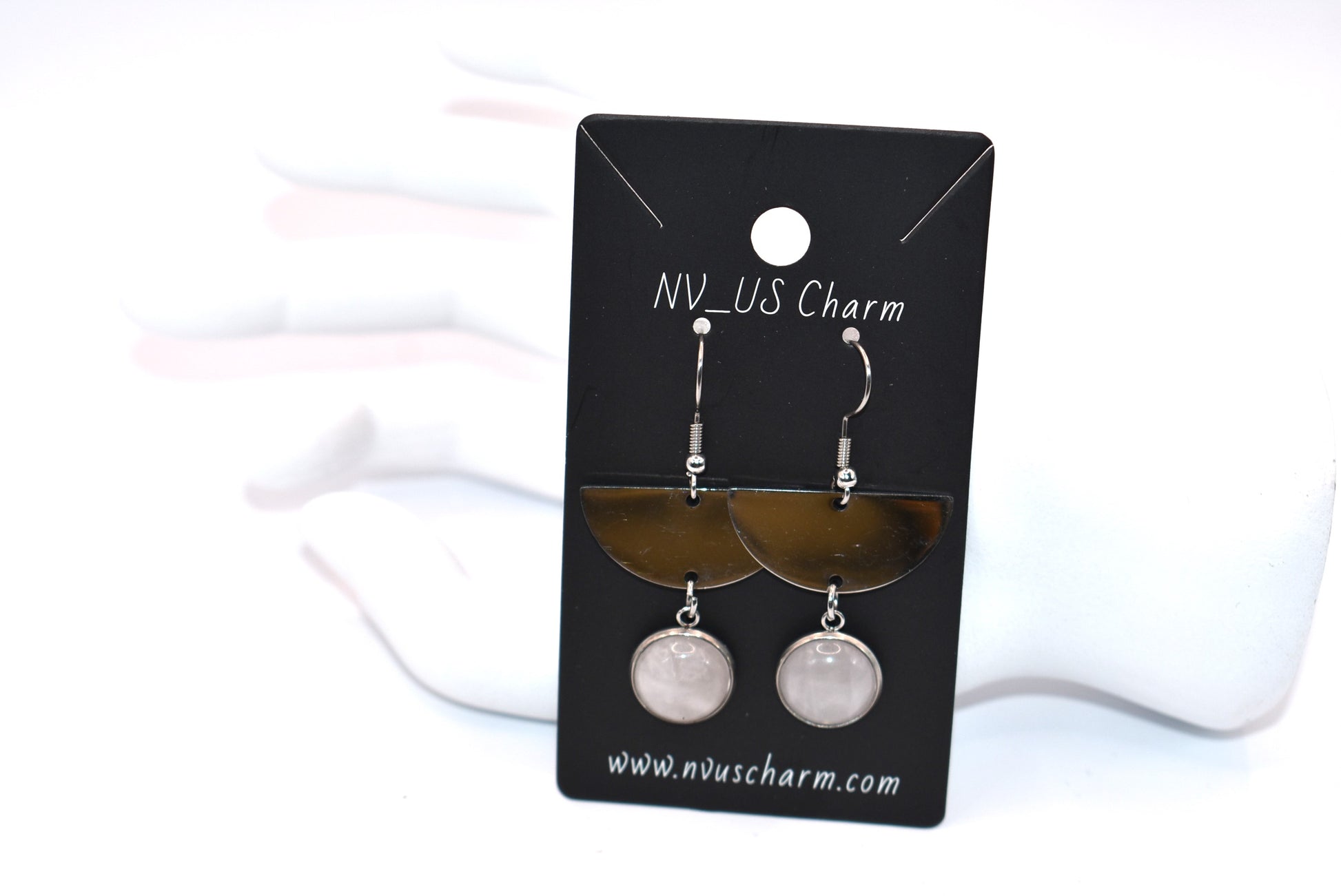 Upgrade your earring game with our Gray Collection. These stainless-steel half-moon earrings feature gray agate stones and hypoallergenic hooks, perfect for sensitive ears. A unique addition to any outfit!