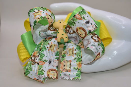 Jungle vibes alert! 🌿 This adorable bow features layers of grosgrain and satin ribbons topped with the cutest little giraffe ever! 🦒 Perfect for safari-loving little ones, the wrapped alligator clip ensures it stays put through all their wild adventures. Stylish, playful, and totally zoo-tiful! 🎀
