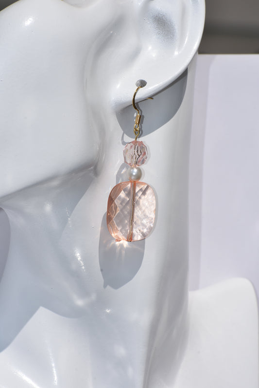 ﻿Pretty peach-colored crystal beads with a white pearl make these earrings perfect for any outfit.  