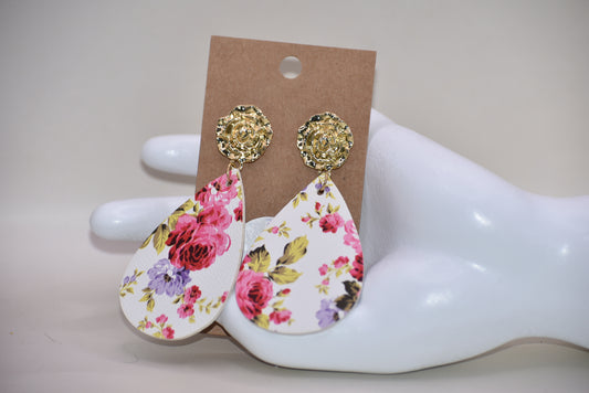 🌹Roses that last forever!🌹 These faux leather teardrop earrings add a pop of floral fun to any summer outfit or vacation dress. The gold filled rose post adds a touch of elegance. A must-have for this year's wardrobe! #RoseAllDay 😍"