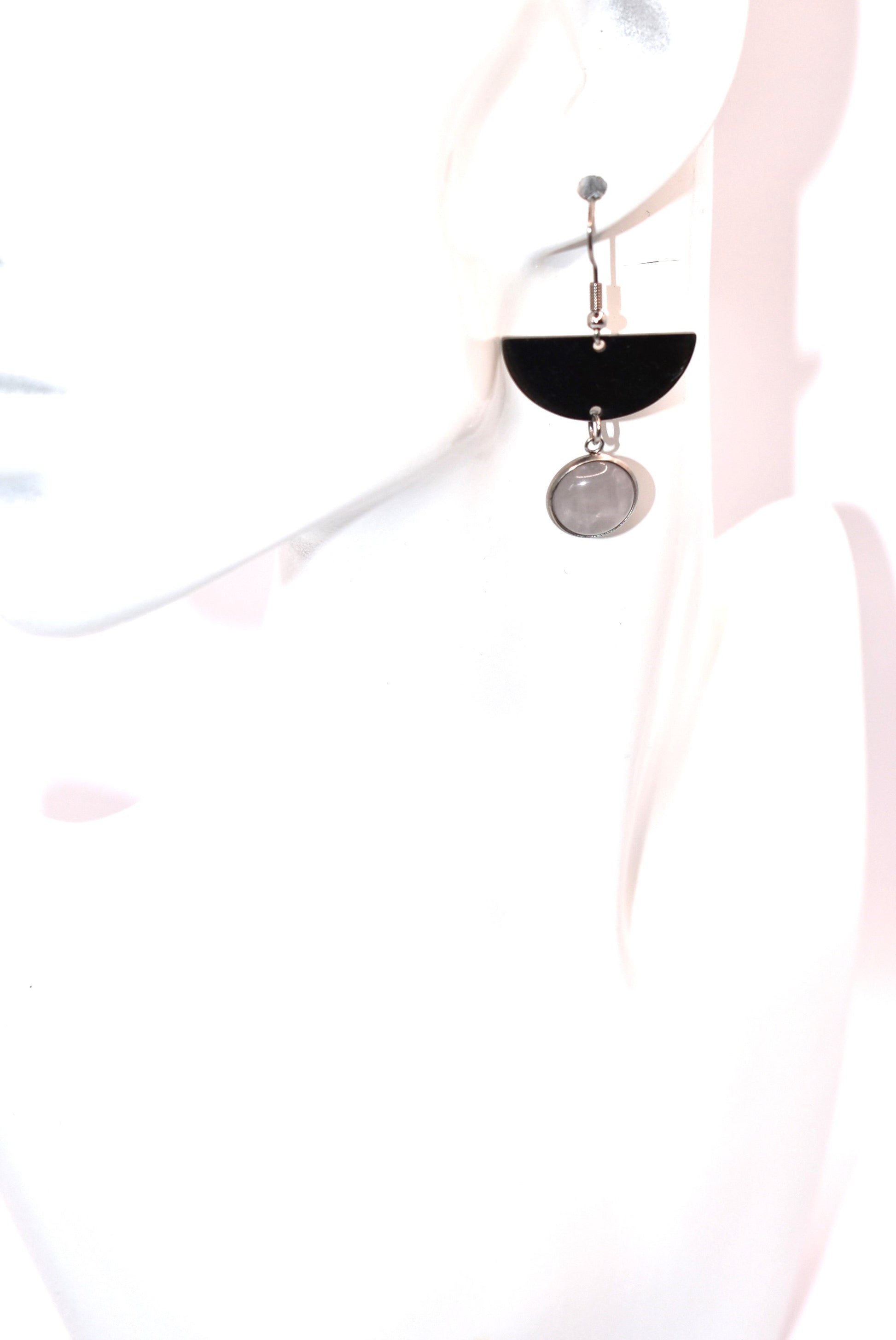 Upgrade your earring game with our Gray Collection. These stainless-steel half-moon earrings feature gray agate stones and hypoallergenic hooks, perfect for sensitive ears. A unique addition to any outfit!