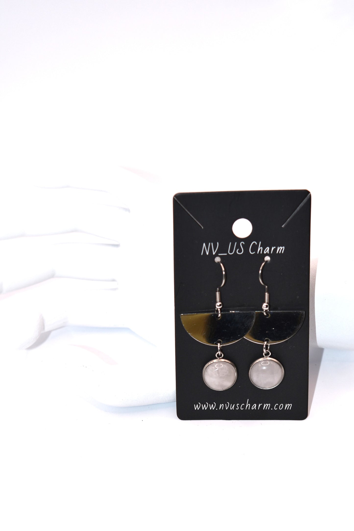 Upgrade your earring game with our Gray Collection. These stainless-steel half-moon earrings feature gray agate stones and hypoallergenic hooks, perfect for sensitive ears. A unique addition to any outfit!