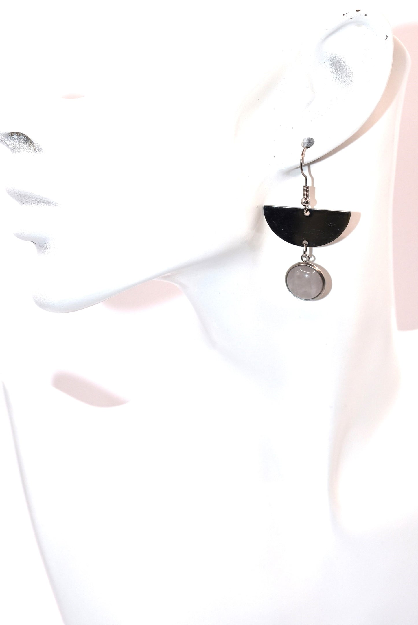 Upgrade your earring game with our Gray Collection. These stainless-steel half-moon earrings feature gray agate stones and hypoallergenic hooks, perfect for sensitive ears. A unique addition to any outfit!