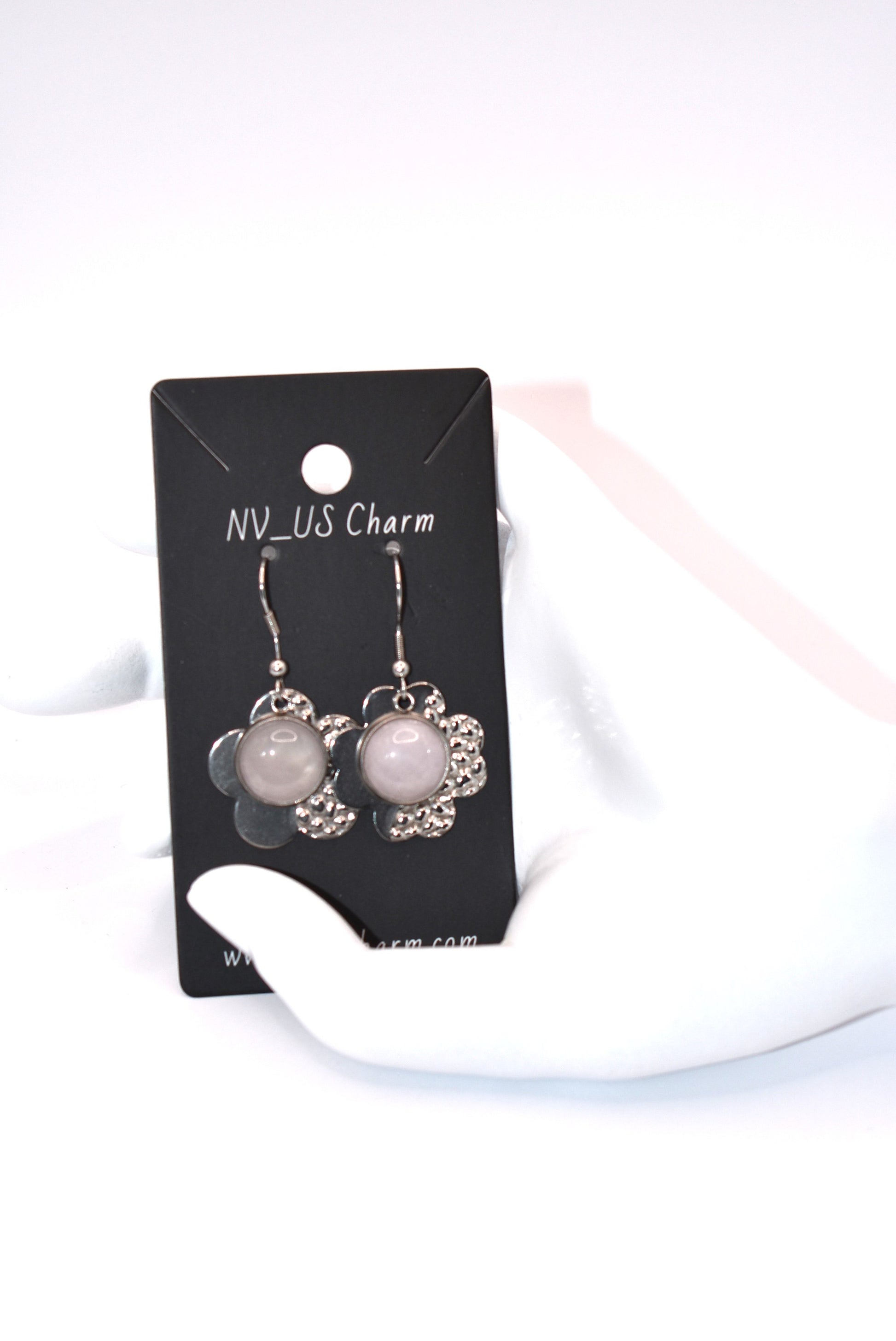 Get ready to blossom with our Gray Collection earrings! The stainless-steel flower background will add a touch of elegance to any outfit, while the gray agate cabochon stone brings a touch of natural beauty. Hypoallergenic hooks ensure a comfortable wear for all.