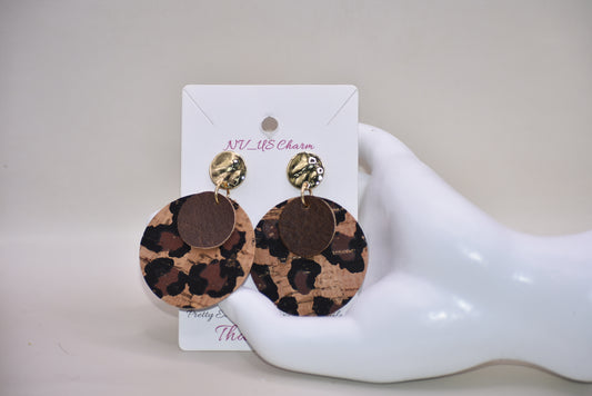 Unleash your wild side with our Safari Collection! These round cork leopard print earrings feature a small faux leather circle on top, all held together with gold super comfortable posts. With these unique earrings, you're sure to get some attention. 🐆👀