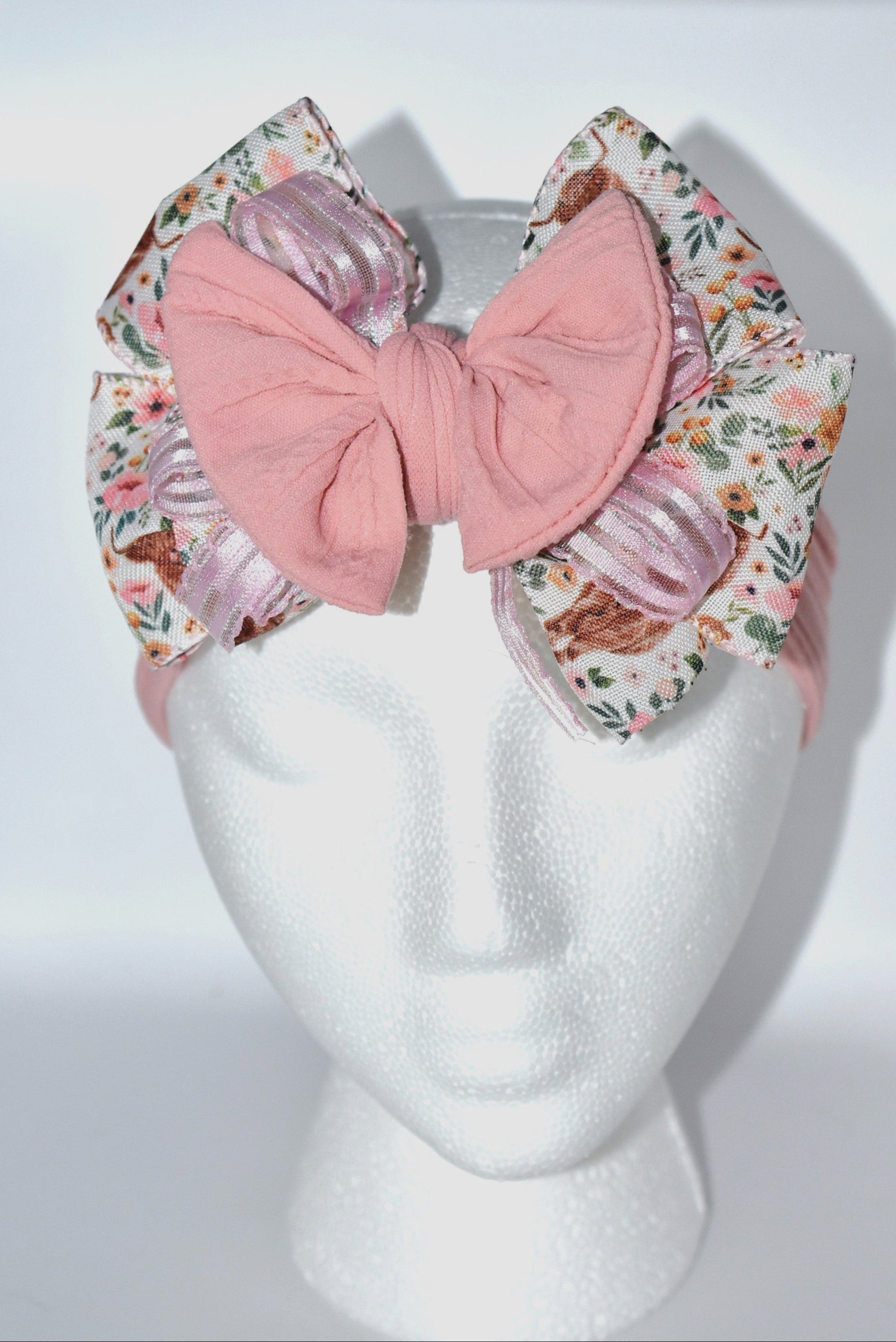 Add a splash of charm to any outfit with this one-of-a-kind wrapped headband! Featuring a cuddly Highland cow ribbon on a soft, wide band, it's designed for all ages and comfort lovers 🐮✨. Perfect for making a fun, bold statement wherever you go—wear your personality proudly! 🎀💕