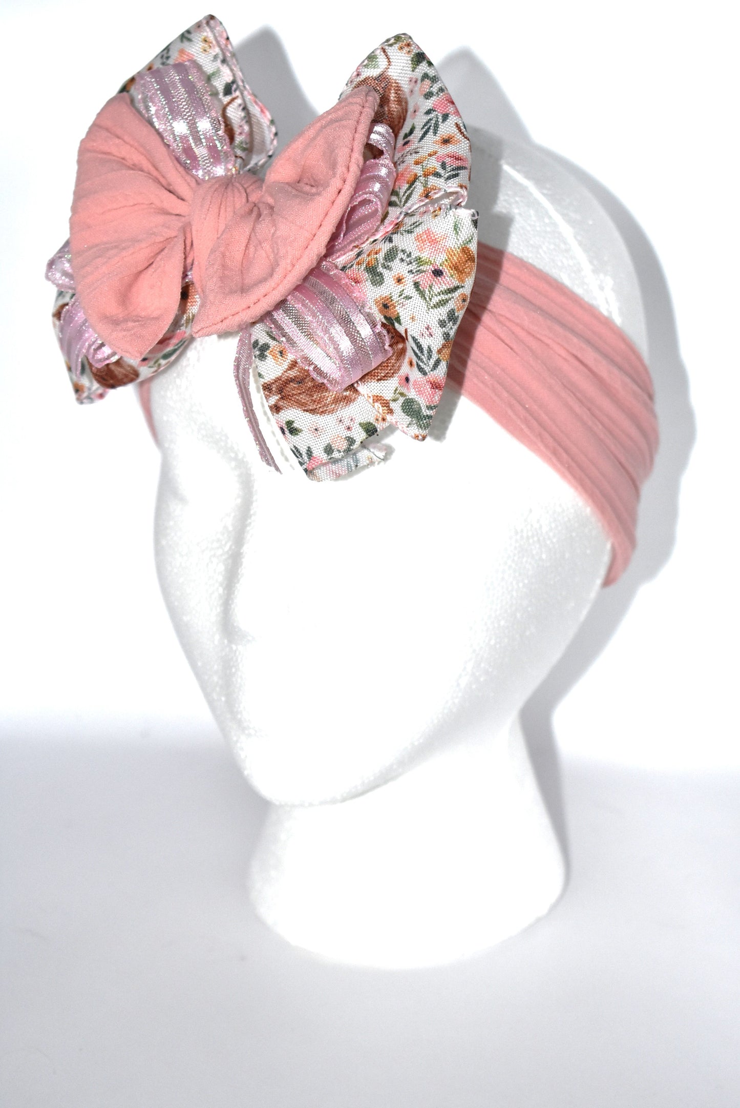 Add a splash of charm to any outfit with this one-of-a-kind wrapped headband! Featuring a cuddly Highland cow ribbon on a soft, wide band, it's designed for all ages and comfort lovers 🐮✨. Perfect for making a fun, bold statement wherever you go—wear your personality proudly! 🎀💕