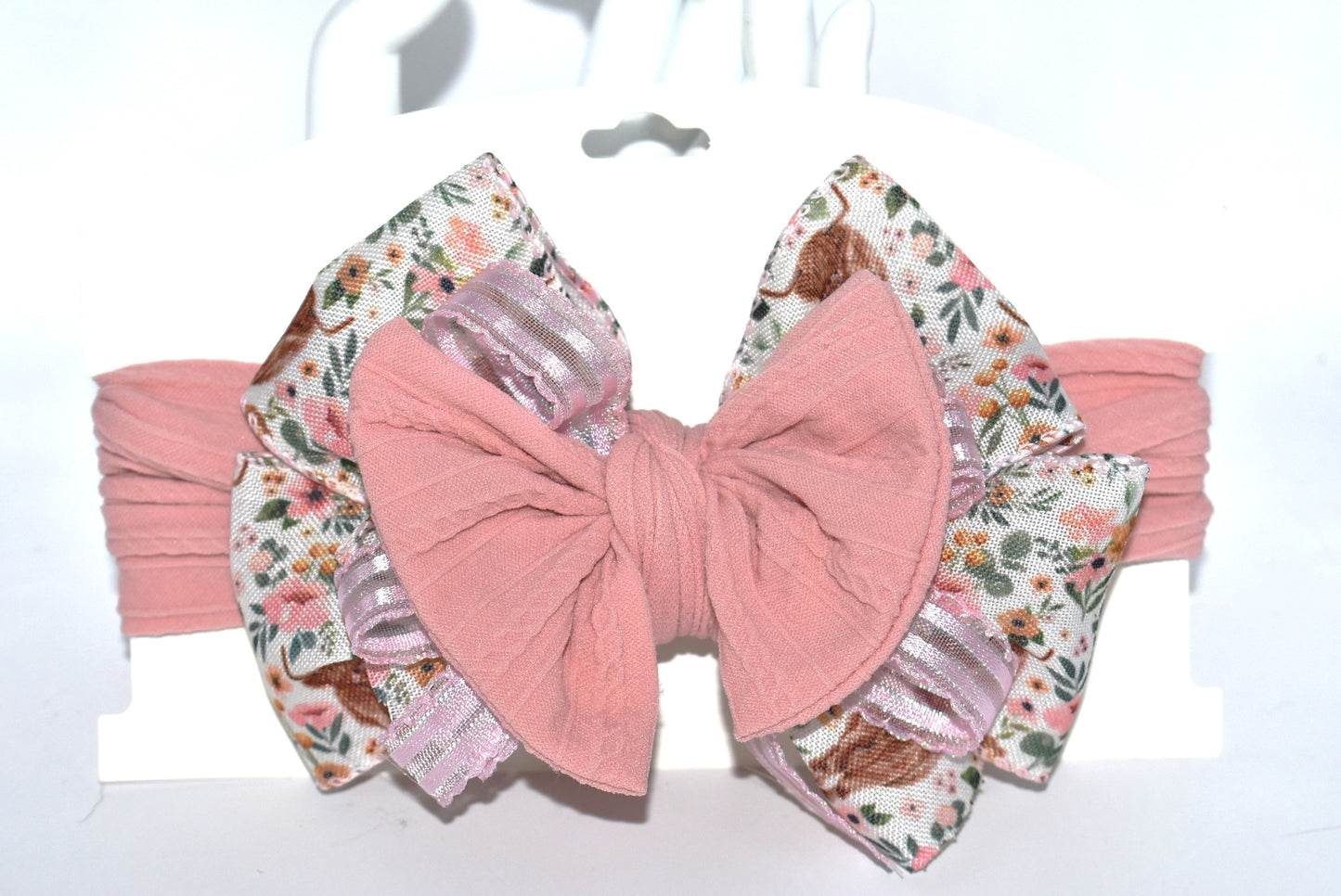 Add a splash of charm to any outfit with this one-of-a-kind wrapped headband! Featuring a cuddly Highland cow ribbon on a soft, wide band, it's designed for all ages and comfort lovers 🐮✨. Perfect for making a fun, bold statement wherever you go—wear your personality proudly! 🎀💕
