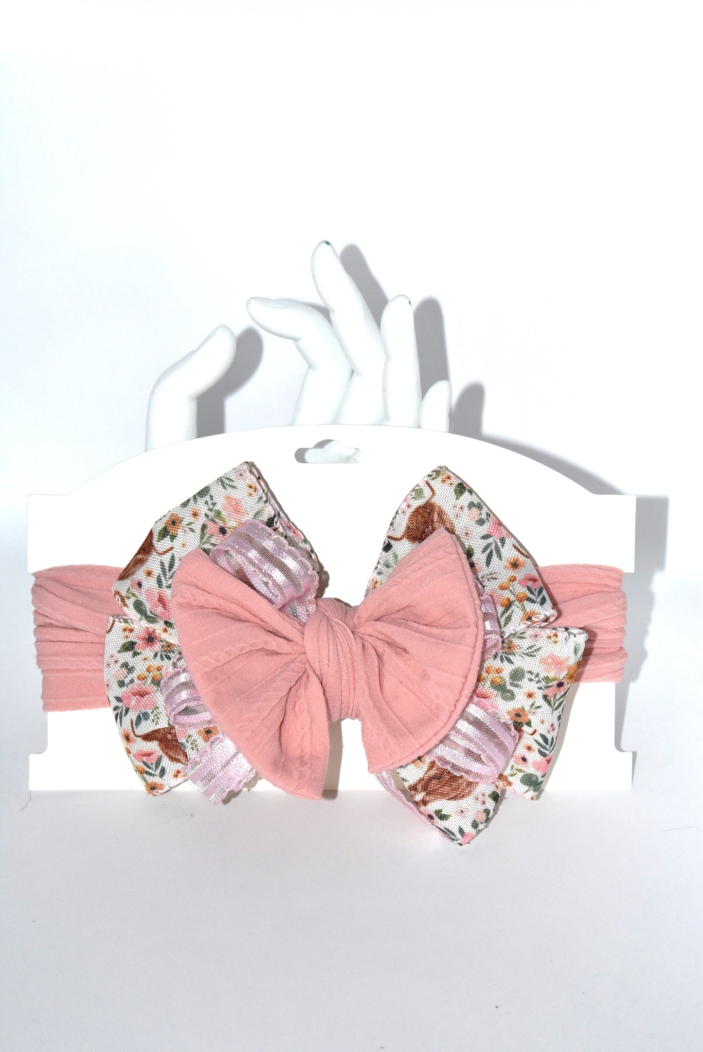 Add a splash of charm to any outfit with this one-of-a-kind wrapped headband! Featuring a cuddly Highland cow ribbon on a soft, wide band, it's designed for all ages and comfort lovers 🐮✨. Perfect for making a fun, bold statement wherever you go—wear your personality proudly! 🎀💕