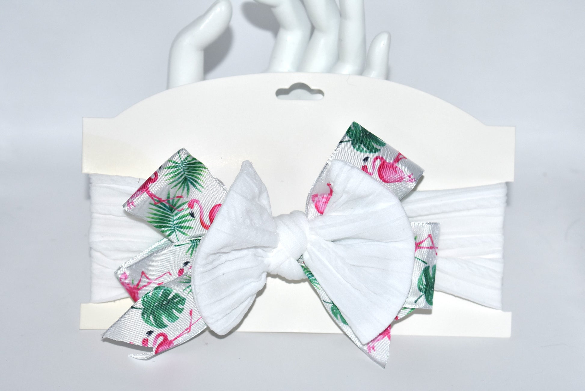 Get ready to flaunt your flamingo flair with this adorable wide white headband! 🎀 Featuring the cutest flamingo ribbon, it’s a one-of-a-kind accessory that adds fun to any outfit. Soft and comfy for all ages, it’s perfect for flamingo fans who love style and comfort! 🦩✨